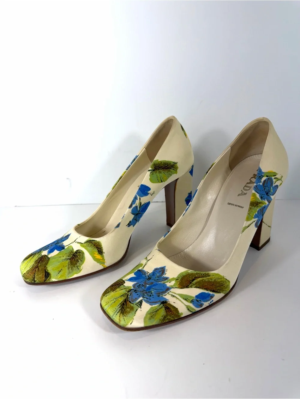 Vintage Prada Floral Print Satin Block Heel Pumps - Cream, Size 38.5 (US 8.5) - Picture 10 of 14